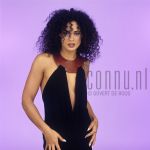 15-10-1999 Chimene van Oosterhout in studio Amsterdam Photo: Govert de Roos/Connu

[keywords]liggend, boek, glimlachend[/keywords]